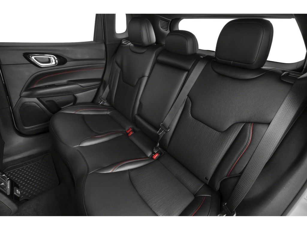 Used 2025 Jeep Compass Trailhawk AWD/4WD image 8