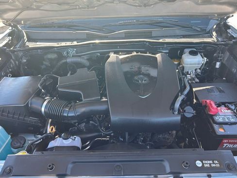 Used 2017 Toyota Tacoma TRD Off-Road w/ Tow Package (A/T) image 34