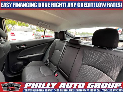 Used 2021 Toyota Prius LE FWD image 19