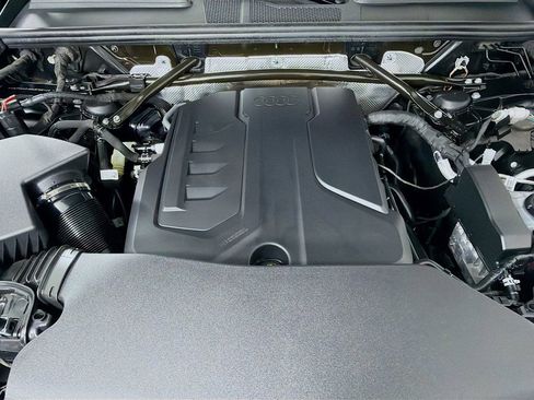 Used 2025 Audi Q5 Premium w/ Convenience Package image 31