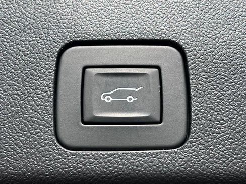 Used 2023 Buick Encore GX Essence w/ Advanced Technology Package AWD/4WD image 37