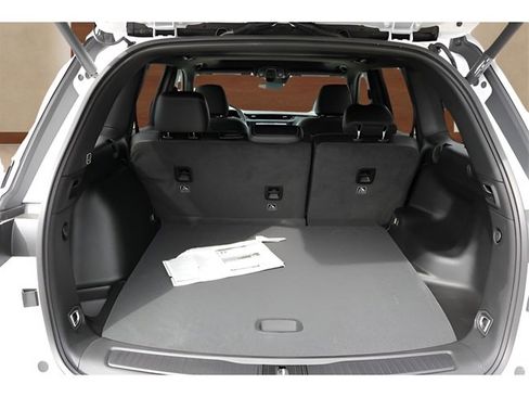 New 2026 Jeep Grand Cherokee Altitude image 17