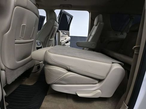 Used 2017 Cadillac Escalade ESV 4WD image 38