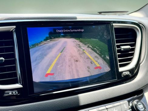 Used 2023 Chrysler Pacifica Touring-L FWD image 32