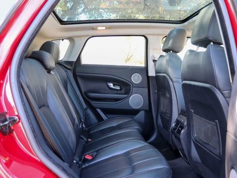 Used 2017 Land Rover Range Rover Evoque SE image 29