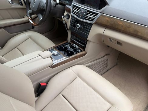 Used 2010 Mercedes-Benz E 350 Sedan image 19