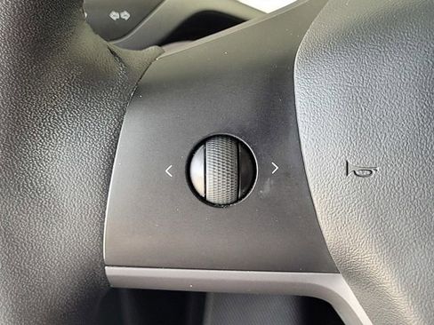 Used 2021 Tesla Model Y Long Range AWD/4WD image 24