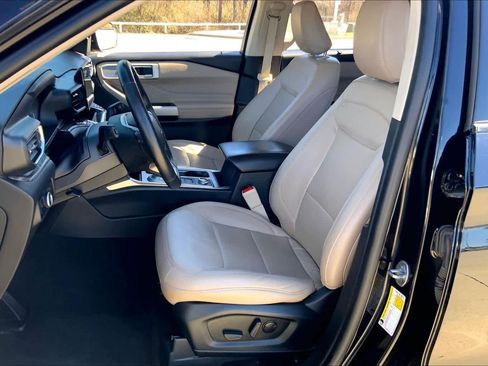 Used 2023 Ford Explorer Limited image 8