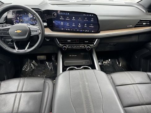 Used 2025 Chevrolet Tahoe High Country image 11