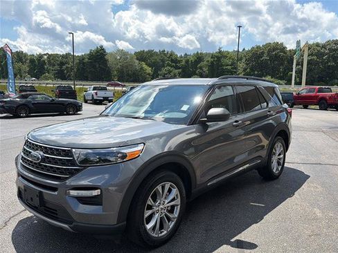 Certified 2023 Ford Explorer XLT w/ Equipment Group 202A AWD/4WD image 3