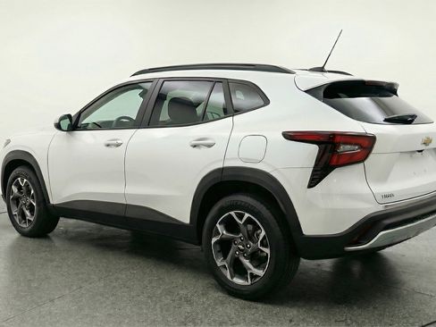 Used 2025 Chevrolet Trax LT image 6