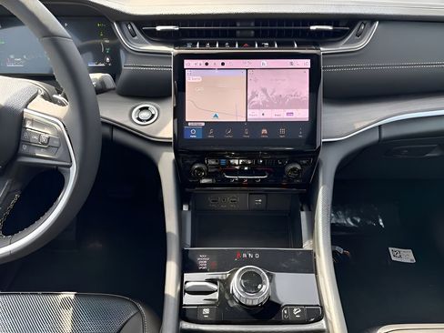 New 2025 Jeep Grand Cherokee Limited 4xe image 18