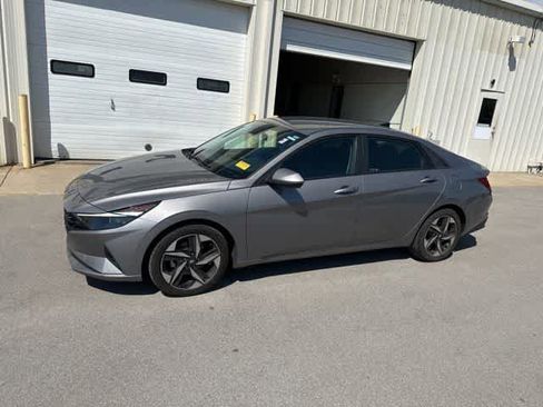 Used 2023 Hyundai Elantra SEL w/ Convenience Package FWD image 14