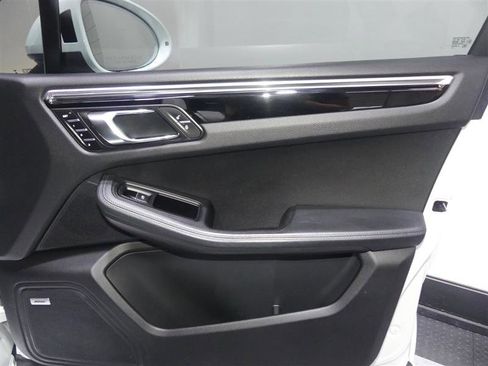 Used 2016 Porsche Macan S AWD/4WD image 19