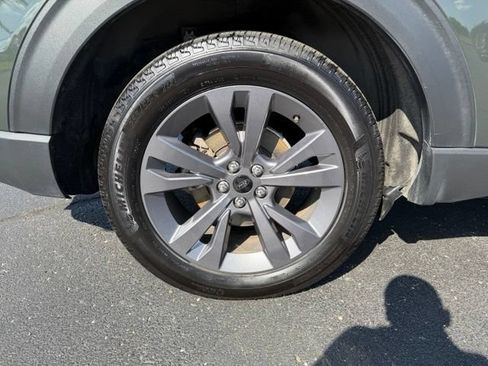 Used 2024 Ford Explorer XLT w/ Equipment Group 202A AWD/4WD image 18