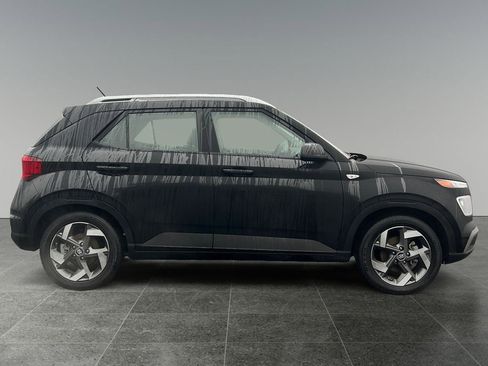 Certified 2025 Hyundai Venue SEL image 8