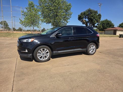 Used 2021 Ford Edge Titanium FWD image 2