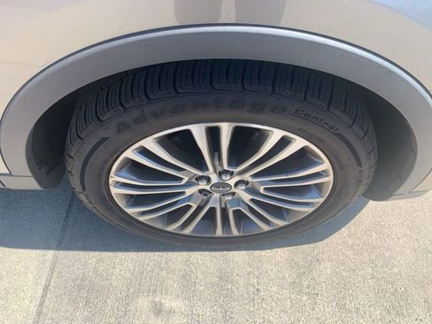 Used 2016 Lincoln MKX Reserve w/ Climate Package image 13