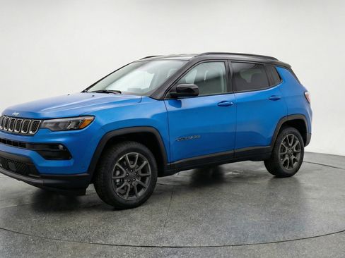Used 2025 Jeep Compass Trailhawk image 3