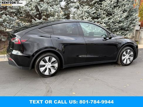 Used 2022 Tesla Model Y Long Range image 9