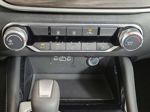 Used 2023 Nissan Altima 2.5 SV FWD image 27
