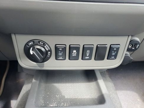 Used 2019 Nissan Frontier SL AWD/4WD image 29