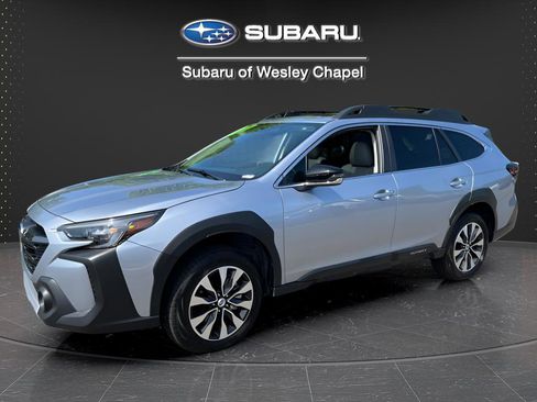 Used 2025 Subaru Outback Limited AWD/4WD image 4