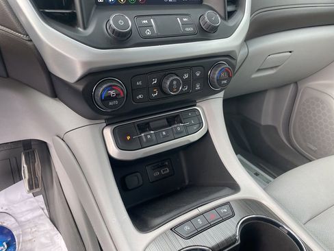 Used 2023 GMC Acadia SLT w/ Technology Package image 26