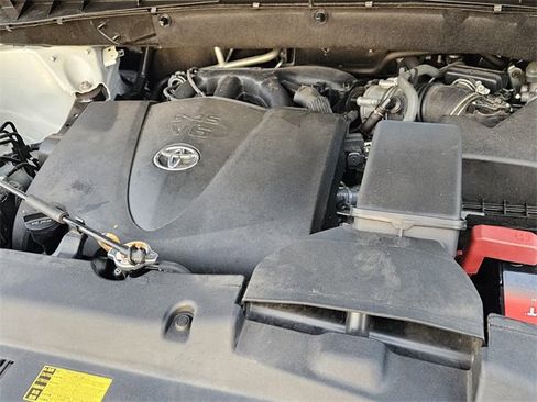 Used 2019 Toyota Highlander XLE image 28