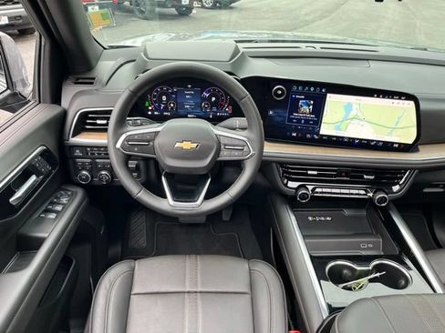 Used 2025 Chevrolet Tahoe High Country AWD/4WD image 30