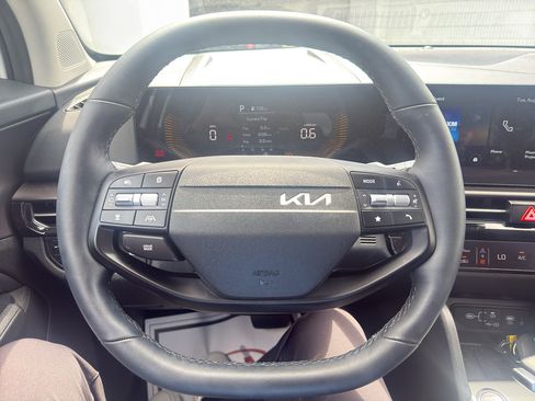 Used 2026 Kia Sportage EX FWD image 19