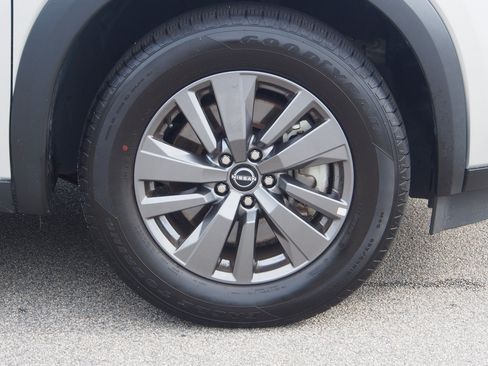 Used 2025 Nissan Pathfinder SV FWD image 9