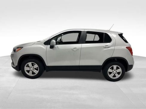 Used 2022 Chevrolet Trax LS w/ Tint and Cruise Package image 3