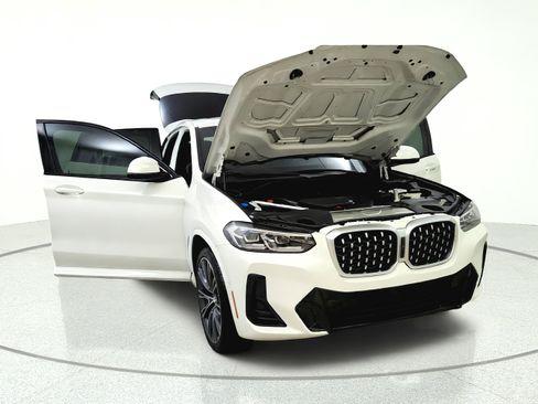 Used 2024 BMW X4 xDrive30i w/ Premium Package AWD/4WD image 9