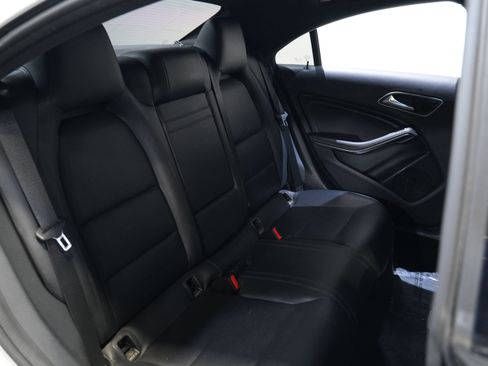 Used 2015 Mercedes-Benz CLA 250 image 37