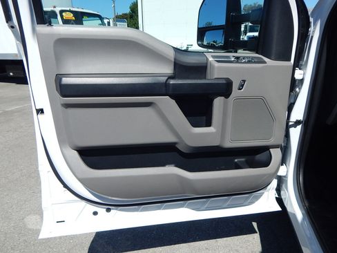 Used 2021 Ford F250 XL w/ Power Equipment Group RWD image 16