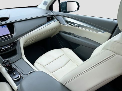 Used 2021 Cadillac XT5 Premium Luxury image 24