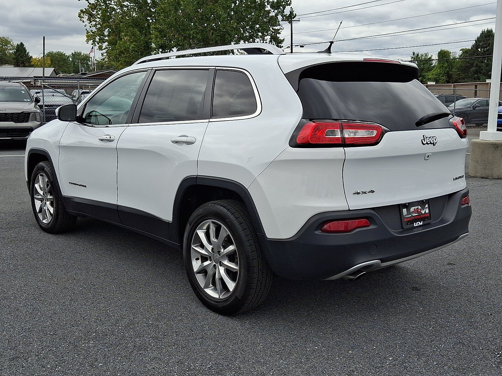 Used 2014 Jeep Cherokee Limited w/ Luxury Group AWD/4WD image 7