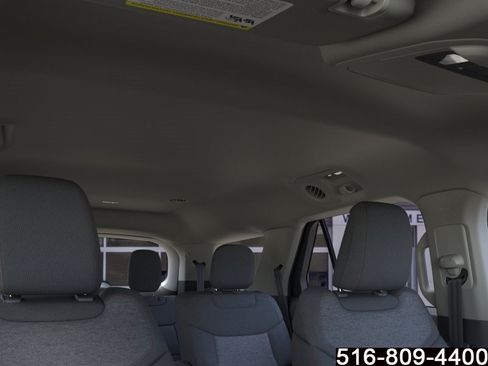 Used 2025 Ford Explorer Active AWD/4WD image 23