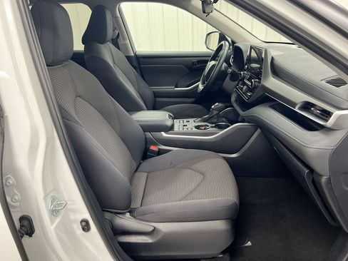 Used 2025 Toyota Highlander LE AWD/4WD image 22