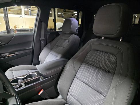 Used 2026 Chevrolet Equinox LT w/ Safety and Technology Package FWD image 22