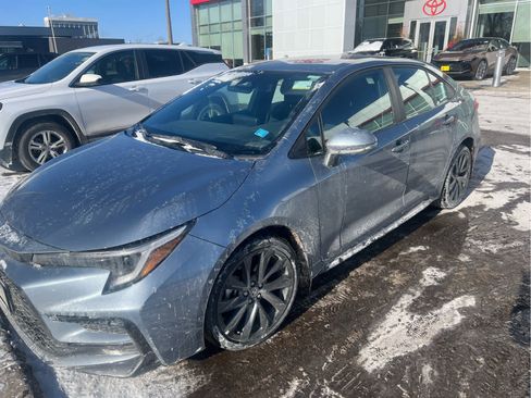 Used 2023 Toyota Corolla SE image 3