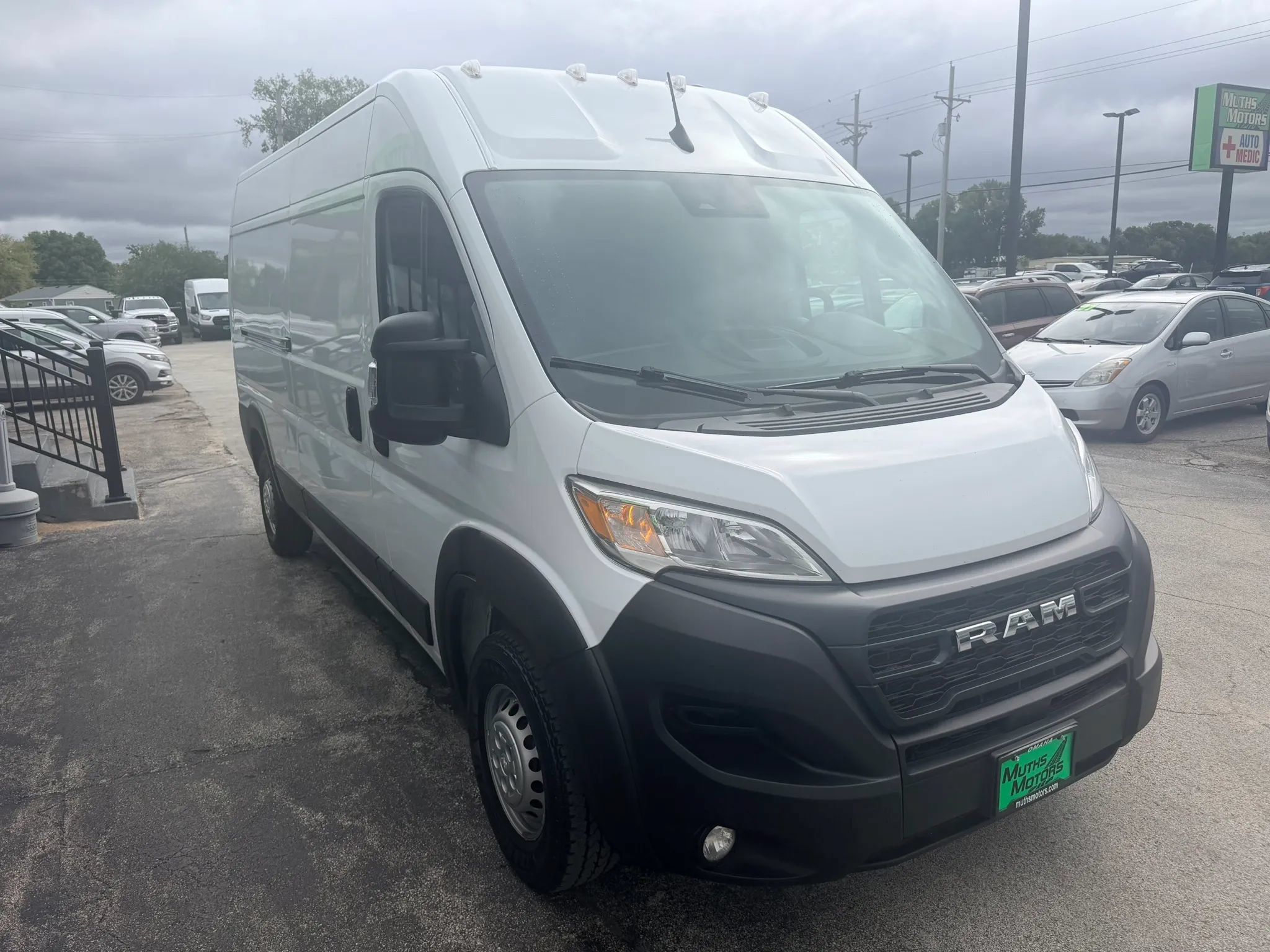 Used 2024 RAM ProMaster 2500 w/ Convenience Group FWD image 2