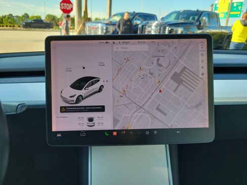 Used 2020 Tesla Model 3 Standard Range image 10