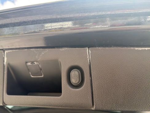 Used 2018 GMC Yukon XL Denali w/ Enhanced Security Package image 11