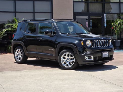 Used 2018 Jeep Renegade Latitude image 3