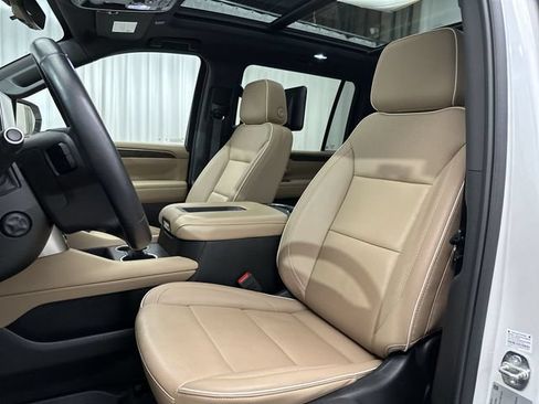 Used 2024 Chevrolet Suburban Premier w/ Advanced Technology Package AWD/4WD image 15