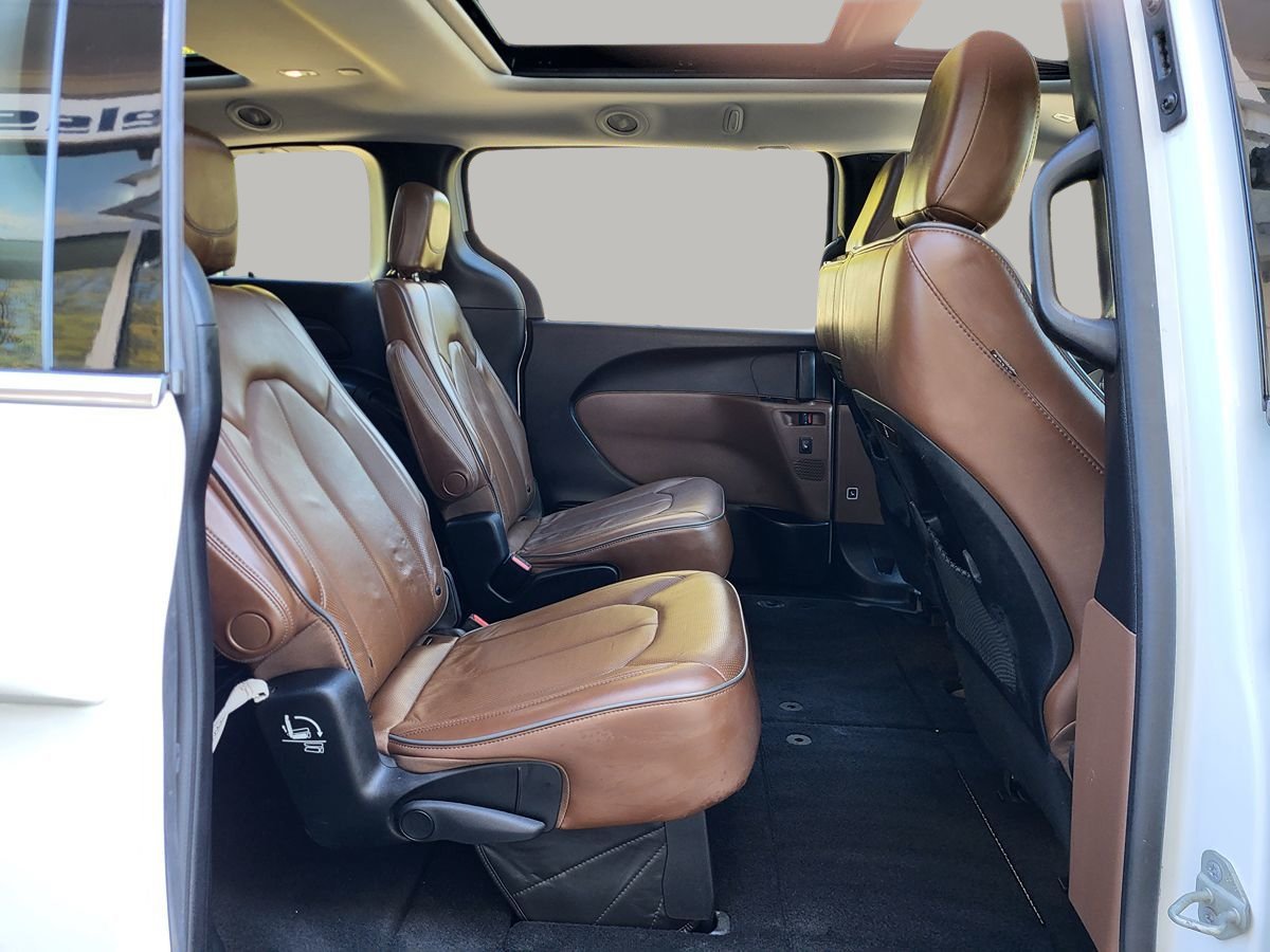 Used 2019 Chrysler Pacifica Limited w/ Advanced Safetytec Group FWD image 19