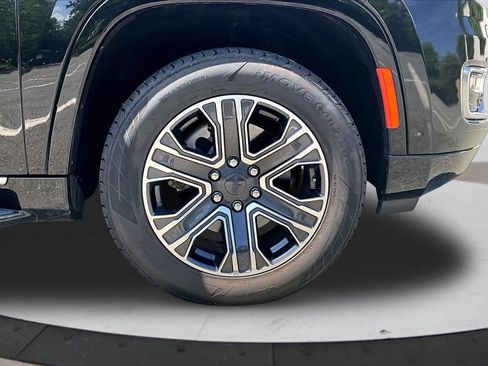 Certified 2024 Jeep Wagoneer Series II AWD/4WD image 34