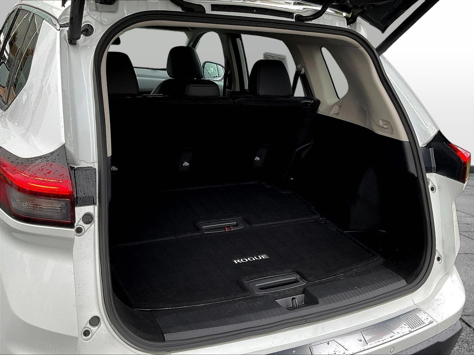 Certified 2024 Nissan Rogue SL w/ SL Premium Package AWD/4WD image 9